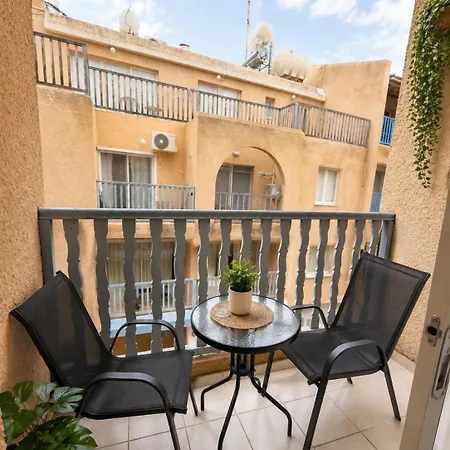 Basilica Apts 3*